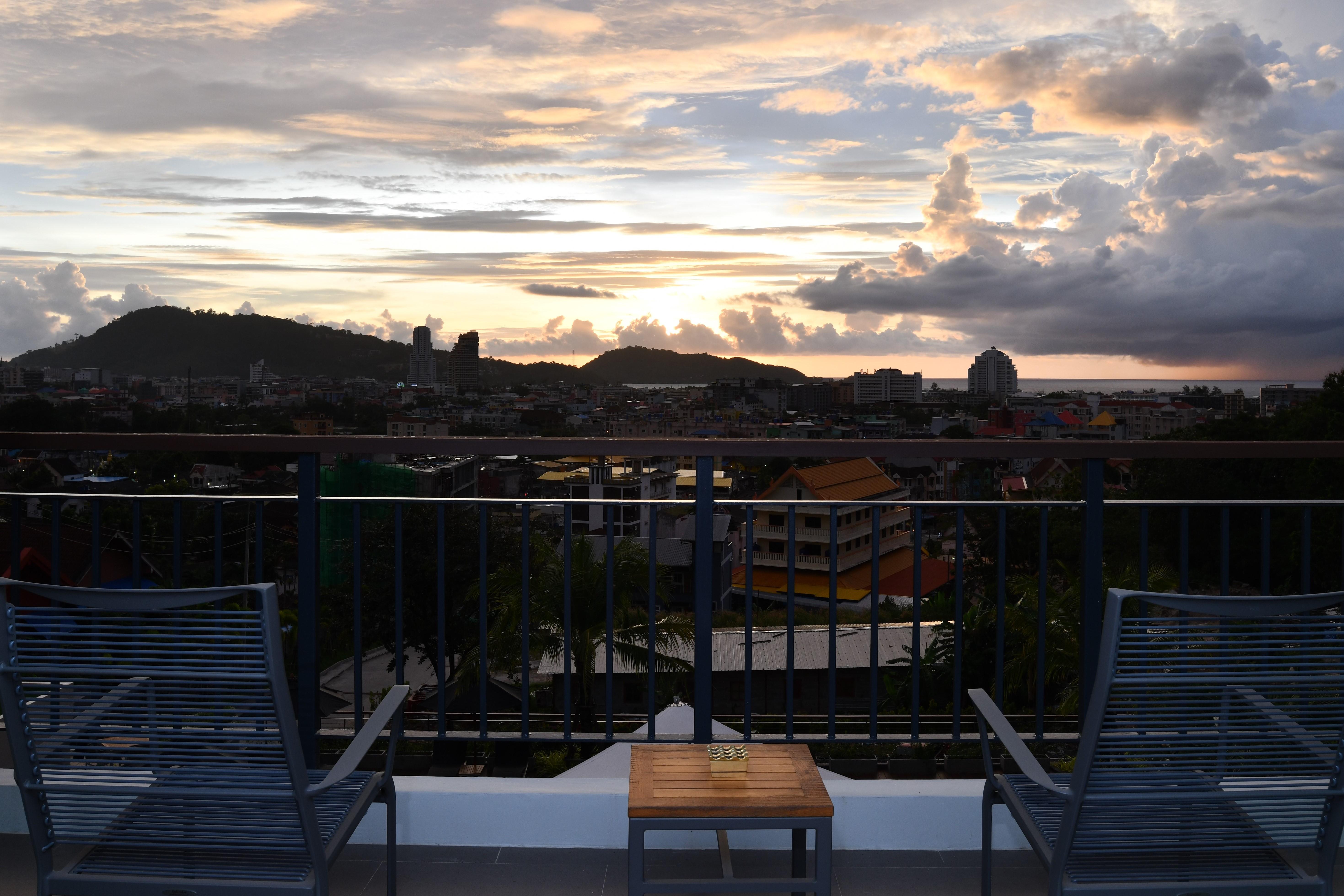 Skyview Resort Phuket Patong Beach Экстерьер фото Sunset at the University of the West Indies Cave Hill Campus