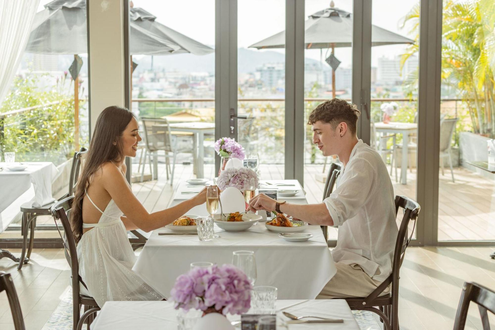 Skyview Resort Phuket Patong Beach Экстерьер фото The Terrace
