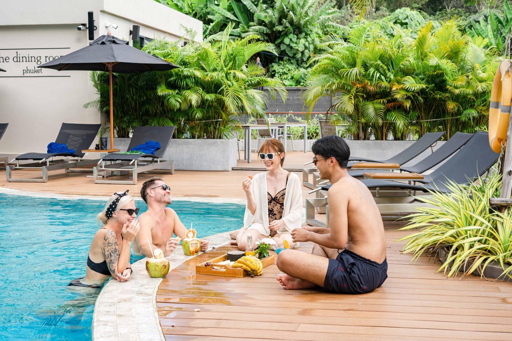 Skyview Resort Phuket Patong Beach Экстерьер фото Pool at The Royal