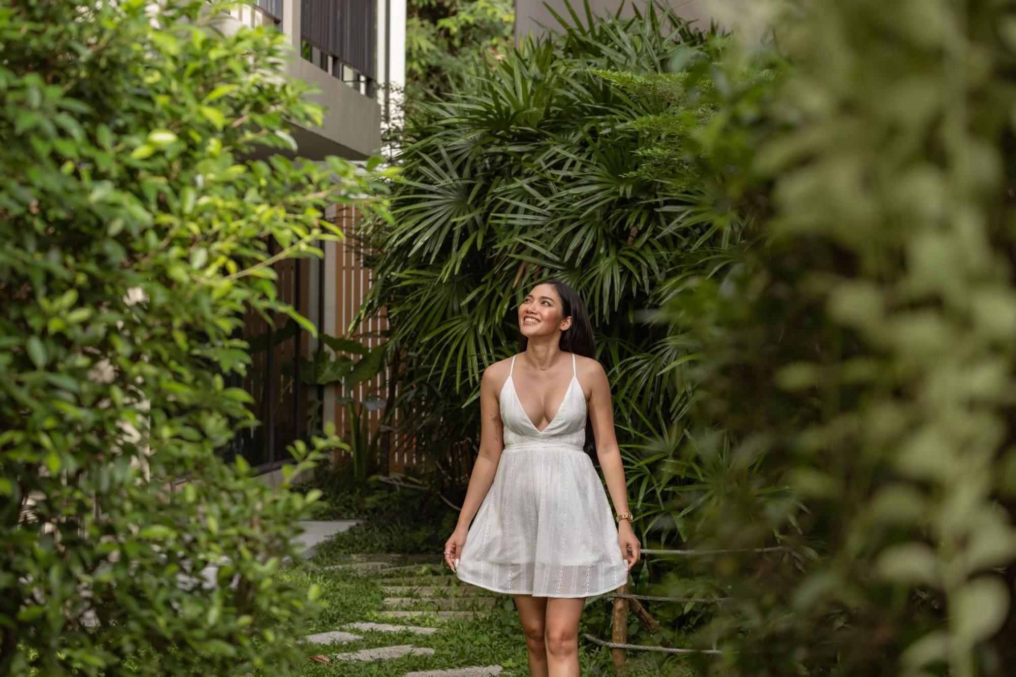 Skyview Resort Phuket Patong Beach Экстерьер фото A woman wearing a white dress